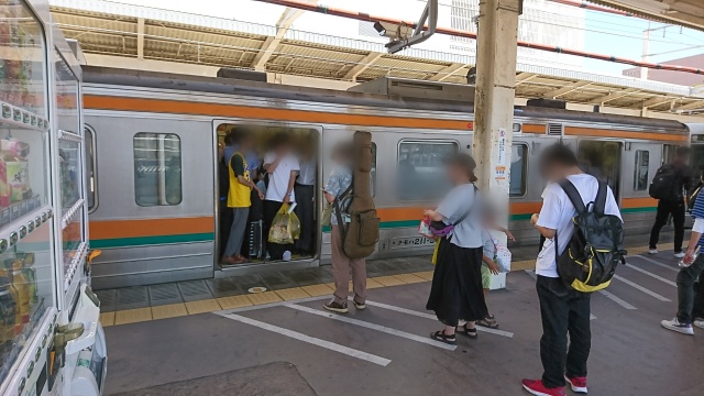 浜松11:02発豊橋行の車内の様子(3両目)