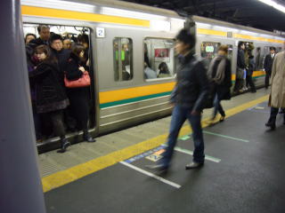 夕ラッシュ時品川駅11番線その３